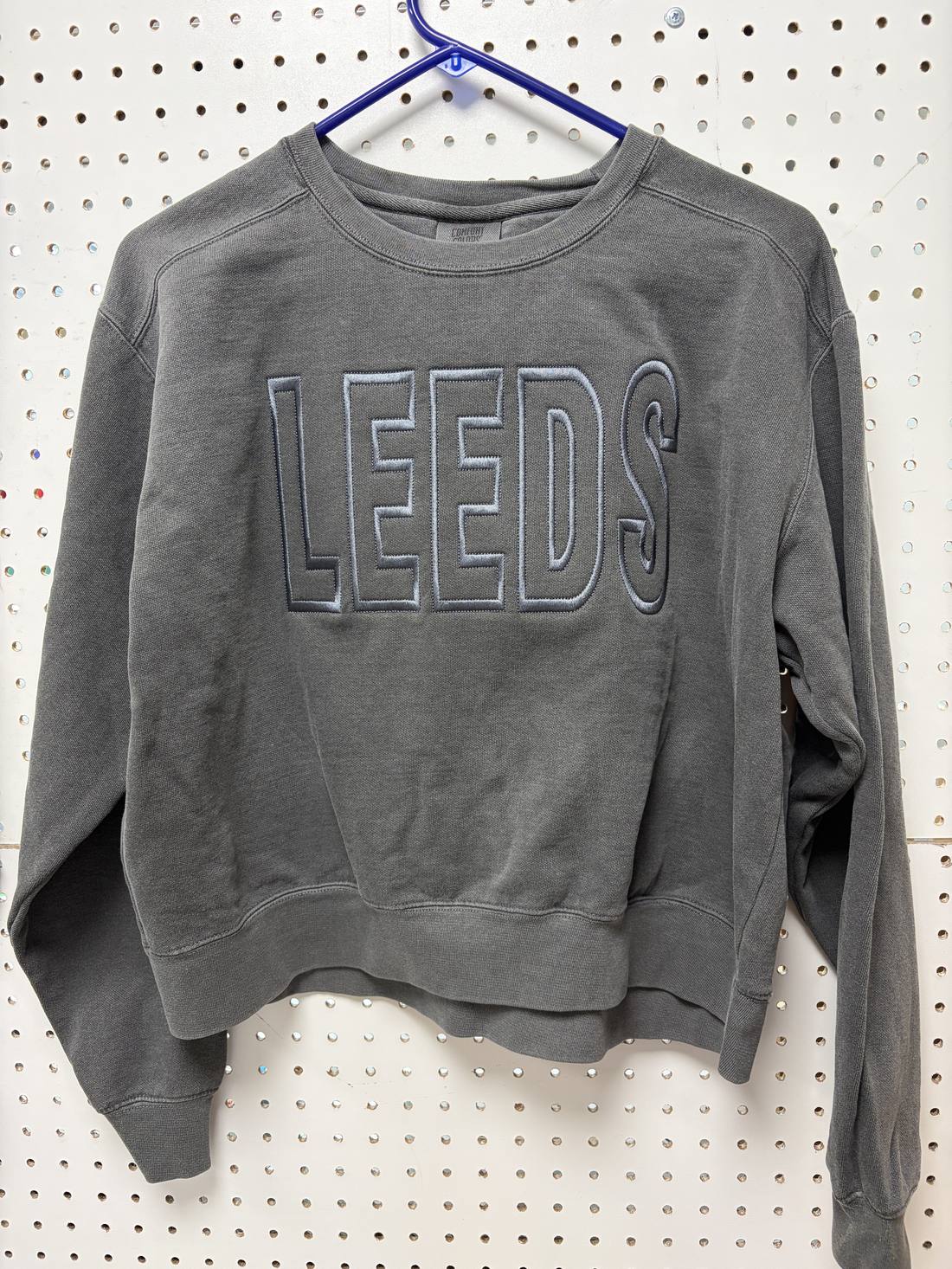 Gray crewneck with tonal LEEDS embroidery